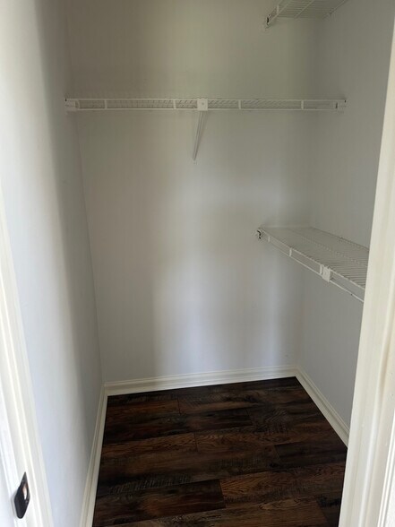 Building Photo - Room in Condo on Meadow Rose Ln