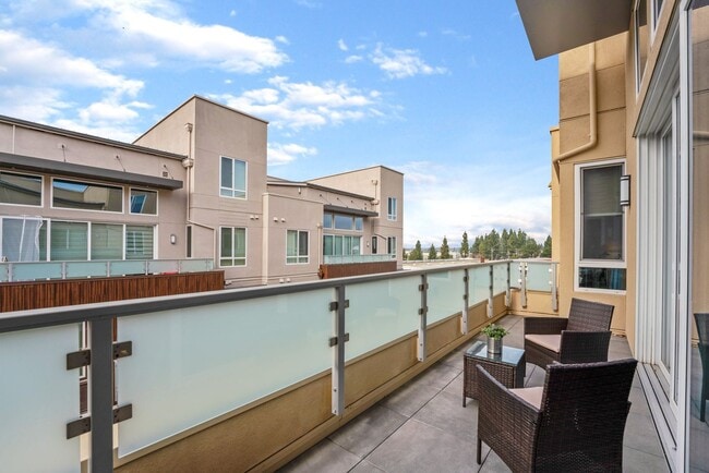 Building Photo - Gorgeous penthouse condo in East Industrial neighborhood – Fremont!