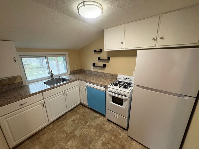 Building Photo - 4145 Randolph St