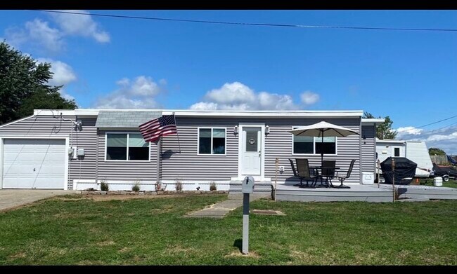 Building Photo - 11 Rapoza St