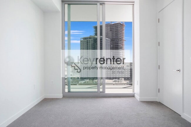 Building Photo - 400 Central Ave