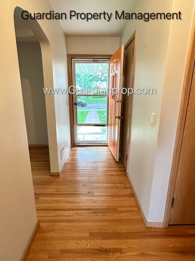 Building Photo - South Minneapolis Single Family Home, Fenc...
