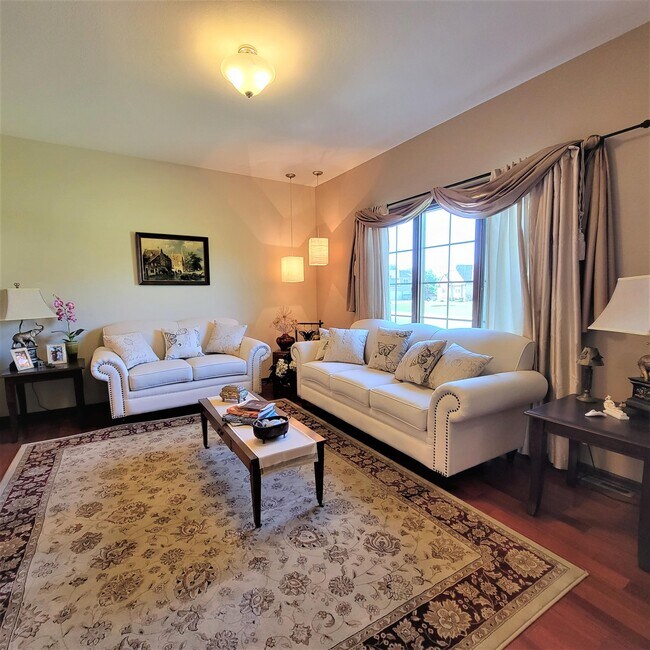 Building Photo - 520 Golden Eagle Ct