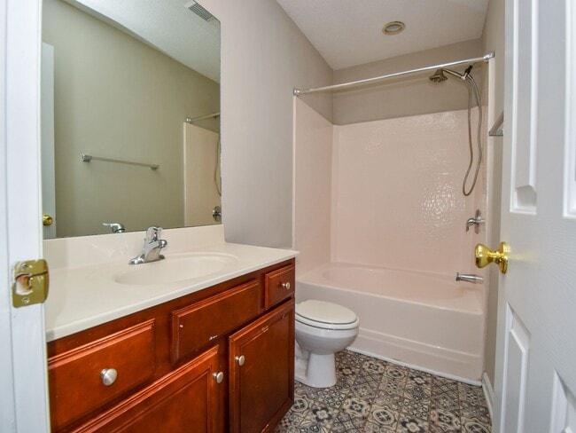 Building Photo - 33 Scott Hollow Dr