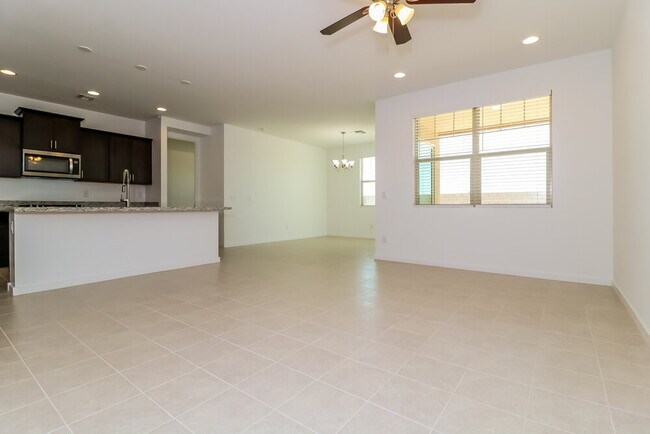 Building Photo - 4426 S 111th Dr