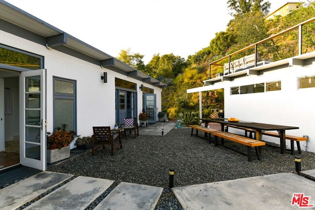 Building Photo - 7107 Pacific View Dr