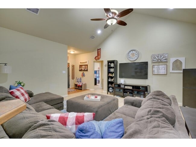 Building Photo - 14808 Foy Dr