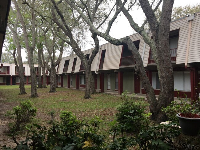 Building Photo - 210 Pelham Rd