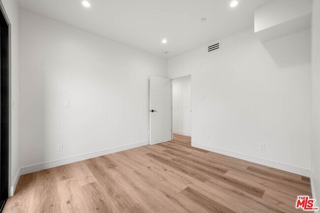 Building Photo - 1920 S Sherbourne Dr