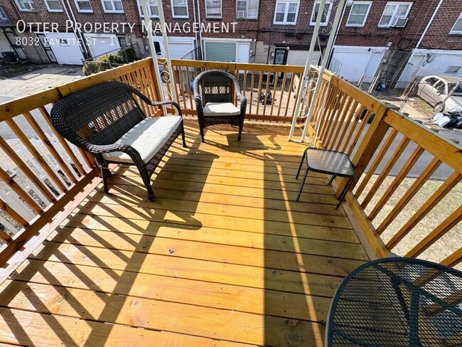 Building Photo - Charming 2BR/1BA Apartment in the Heart of...