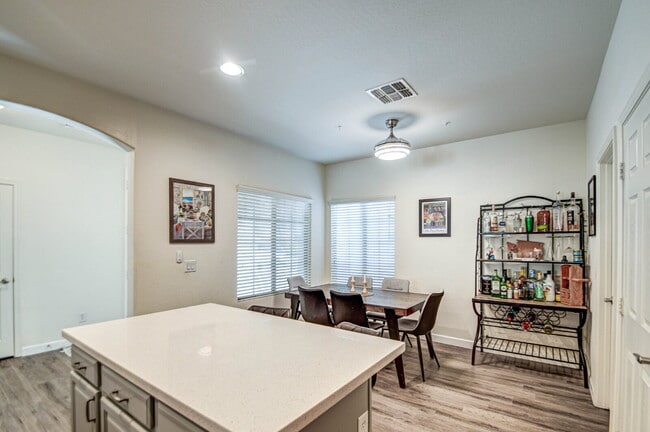 Building Photo - Del Rio Ranch Beauty