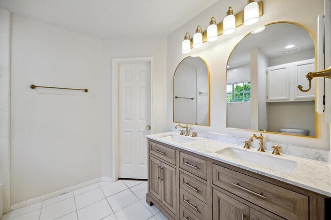 Building Photo - 3718 Bayou Bend Ct