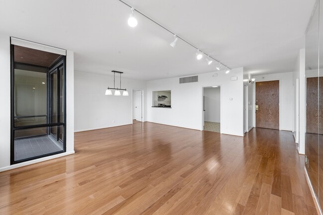 Building Photo - 5150 Hidalgo St