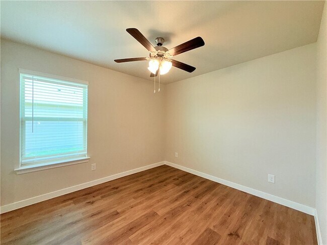 Building Photo - 1116 Zeus Dr