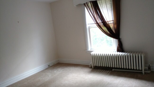 Building Photo - 513 Triplex