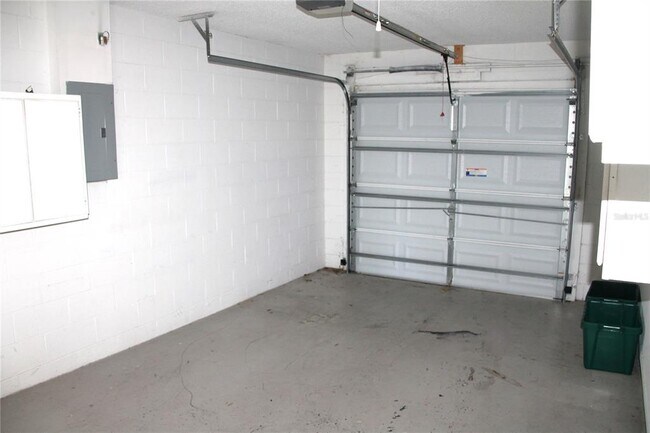 Building Photo - 745 Whitewood Dr