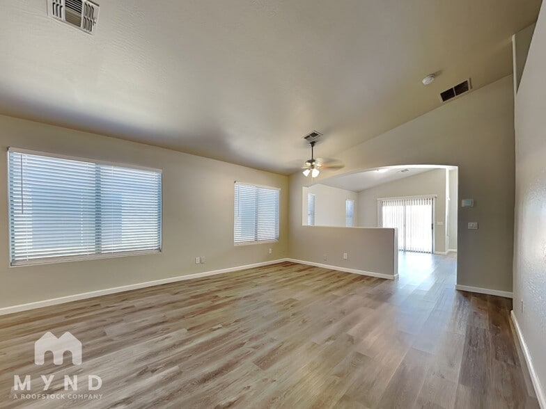 Building Photo - 25846 W Kendall St