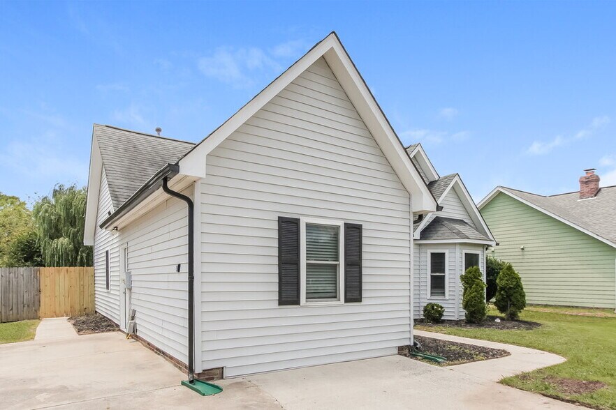 Building Photo - 4907 Hunters Knoll Dr