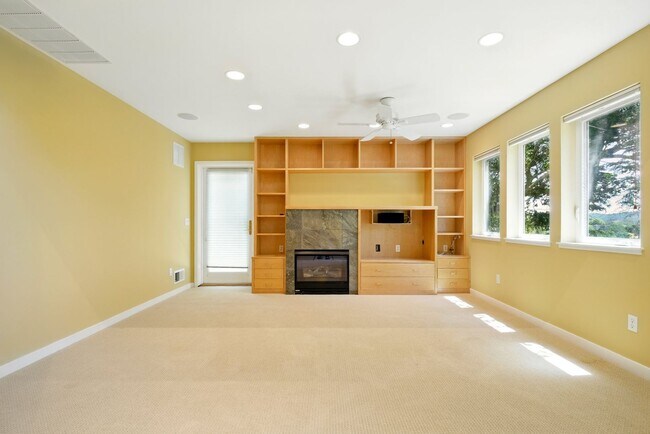 Building Photo - Gorgeous 4 bedroom home in Greenbrae with ...