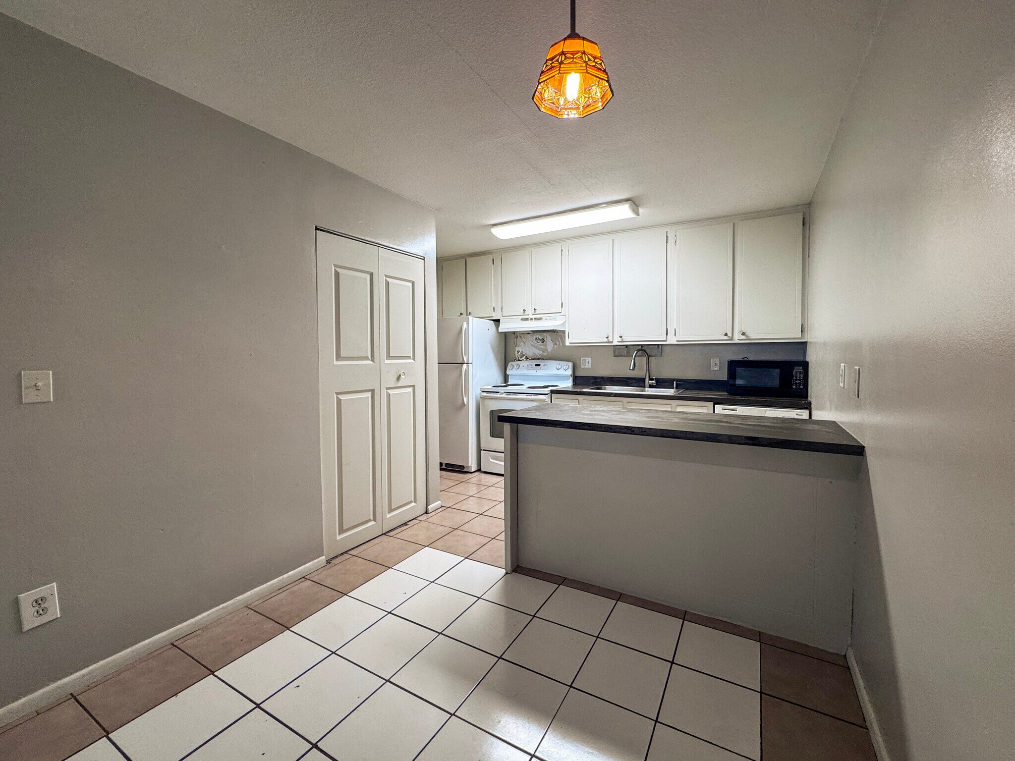 Building Photo - 1405 E 40th St
