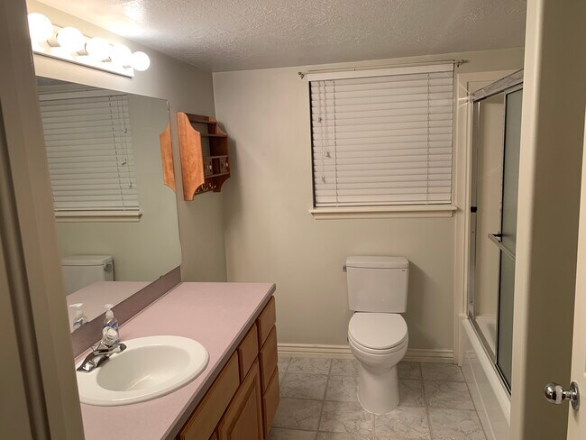 Building Photo - 325 E 100 S