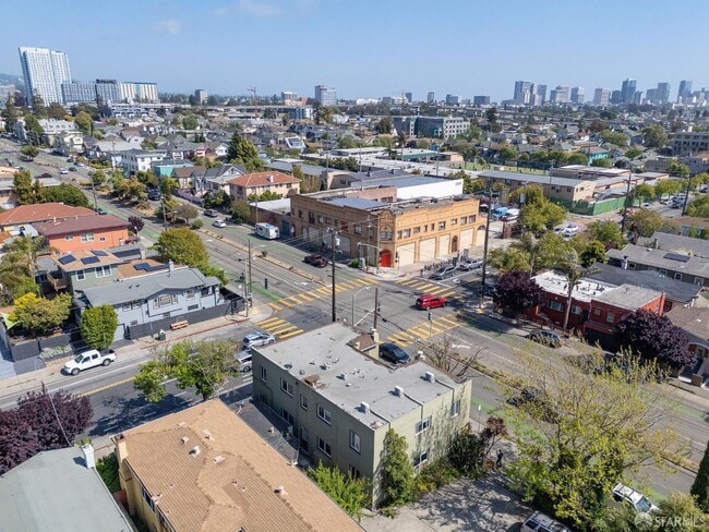 Building Photo - 906 40th St