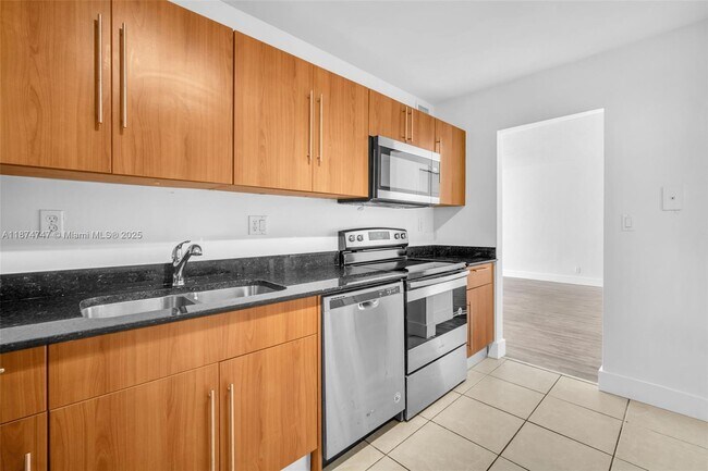 Building Photo - 3001 S Ocean Dr