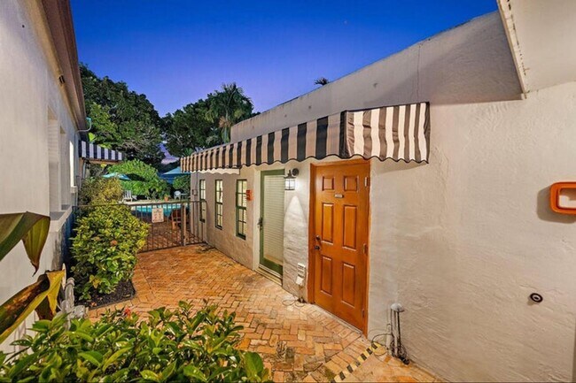 Building Photo - 400 33rd St