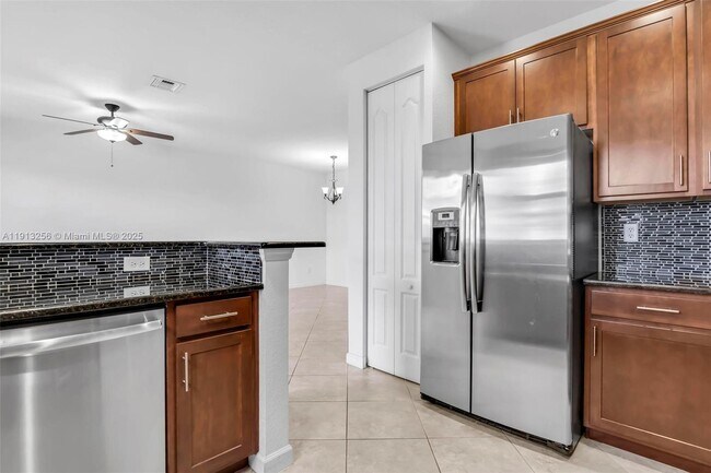 Building Photo - 9583 Town Parc Cir N