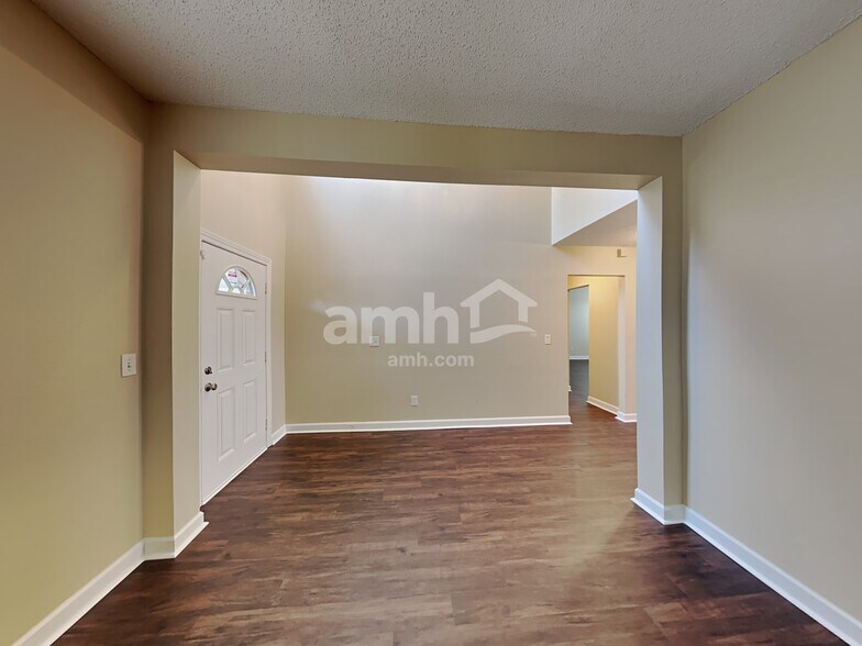 Building Photo - 1071 Sassafras Trl