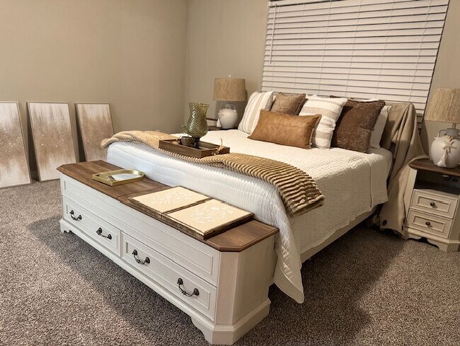 Building Photo - 1833 Sundown Dr