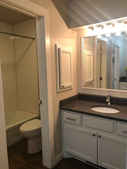 Building Photo - 2901 Rosewood Ln