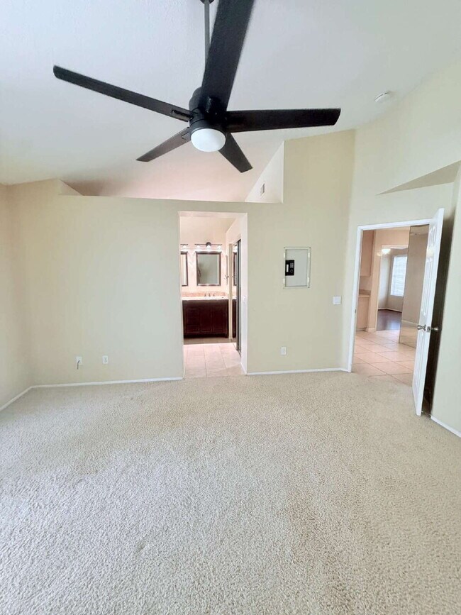 Building Photo - 3-Bedroom Home, Large backyard $500 Discount to move-in costs by Sep 15th!