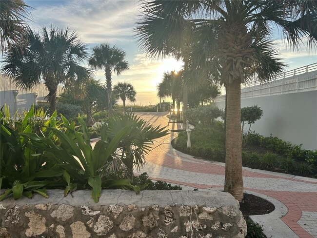 Building Photo - 345 Ocean Dr