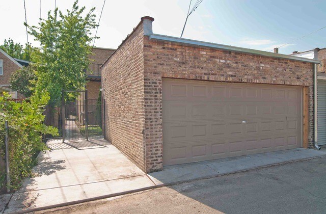 Building Photo - 2447 N Lowell Ave