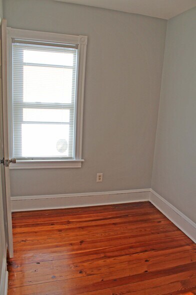 Building Photo - 325 Firth Street