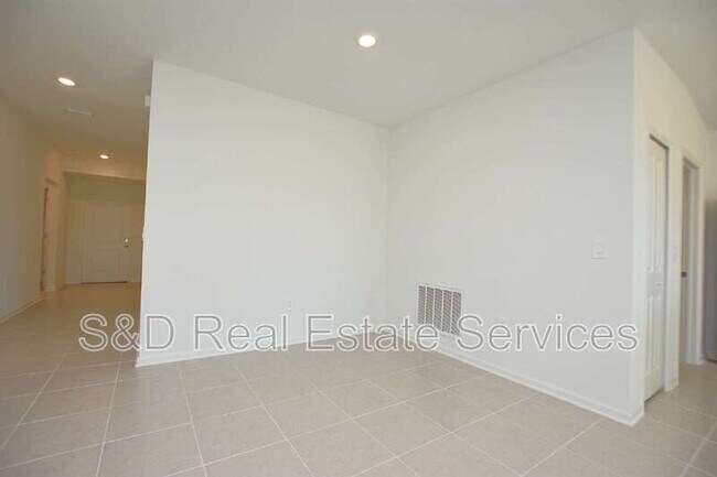 Building Photo - 2216 Rock Dr