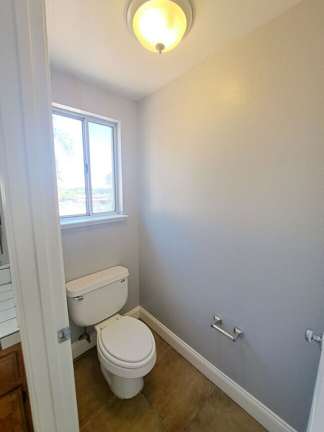 Building Photo - Expansive Oasis with a Guest House, Pool, ...
