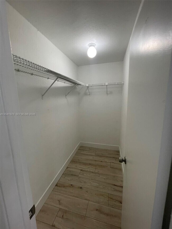 Building Photo - 2580 Coral Springs Dr