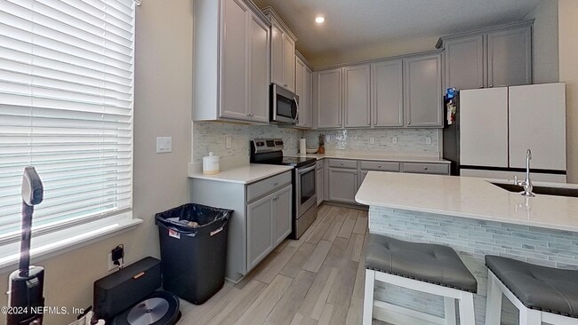 Building Photo - 10887 Ventnor Ave