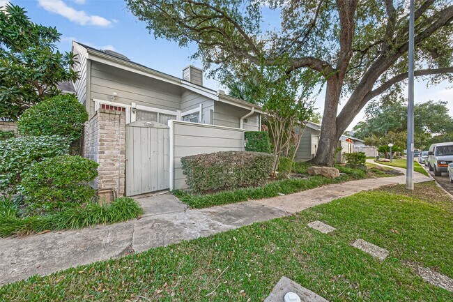 Building Photo - 13040 Greenway Chase Ct