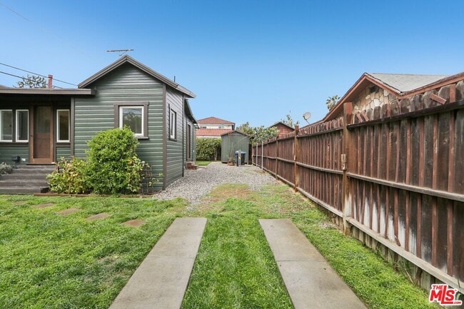 Building Photo - 2747 Denby Ave