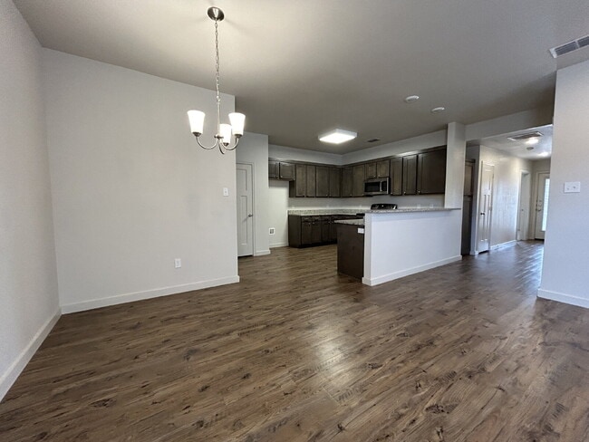 Building Photo - Beautiful Duplex Close to New Local Amenities