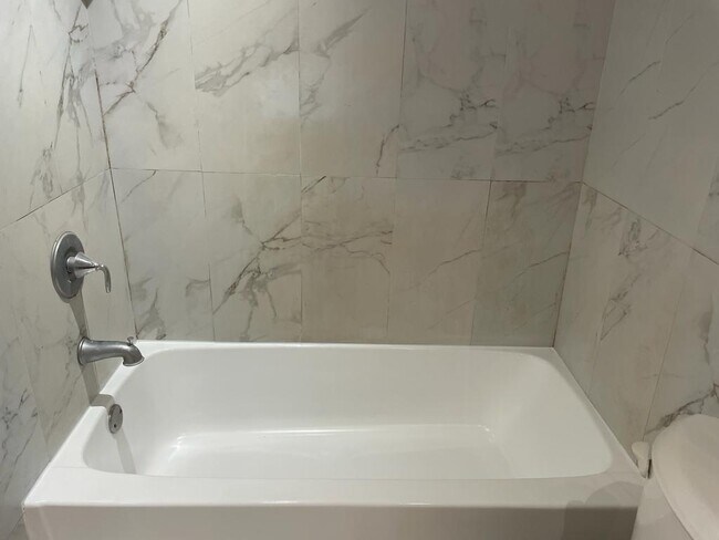 Building Photo - 2005 Jefferson St