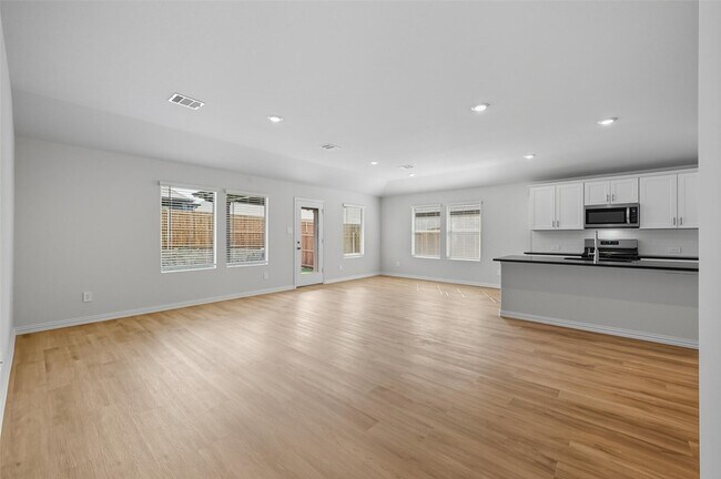 Building Photo - 6605 Creek Edge Cir