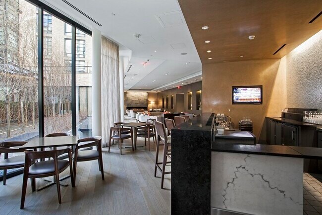 Building Photo - 580 Washington St