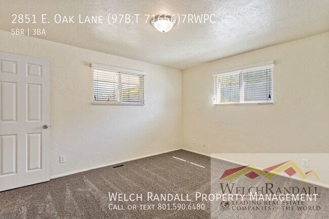 Building Photo - 2851 E Oak Ln