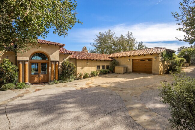 10+ car parking - 22560 Carbon Mesa Rd