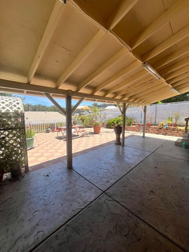 Building Photo - Well-Maintained San Diego Home with Classi...