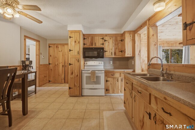 Building Photo - 9 Morrison St